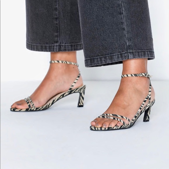 Nelly Shoes - Tiger Striped Kitten Heel Sandals 7.5 Euro 38